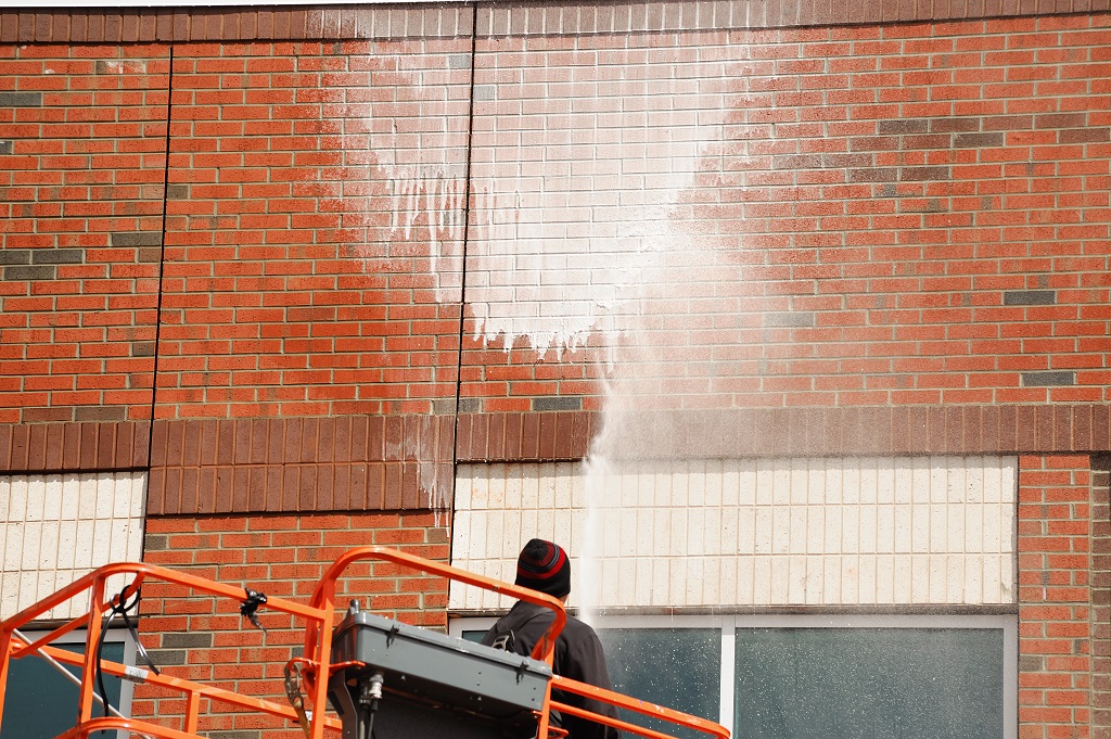 Brick-Cleaning